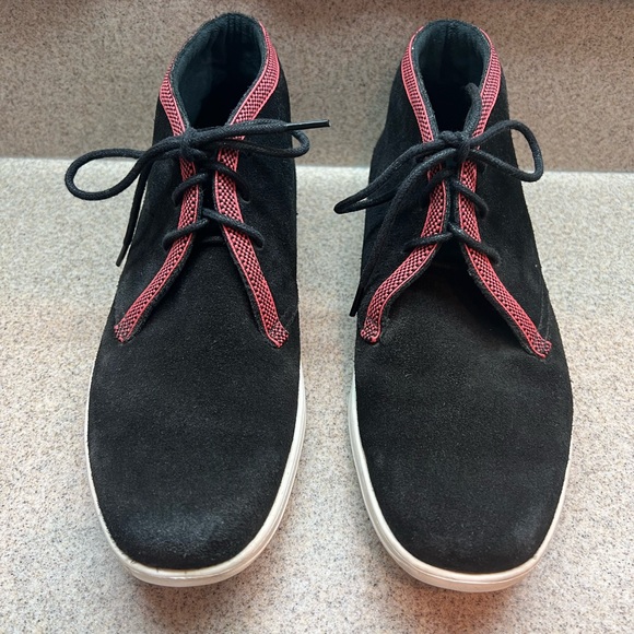 Clarks Men\'s Size 8 Womens 10M Black Suede Boots w/Red Trim
